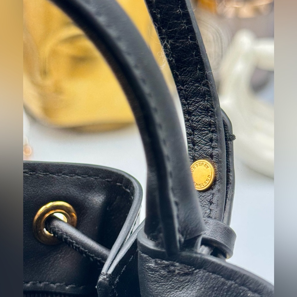 🆕 BURBERRY 🧿 NWOT Monogram Motif Bucket Crossbody Bag, Black - AUTHENTICATED - Picture 12 of 14